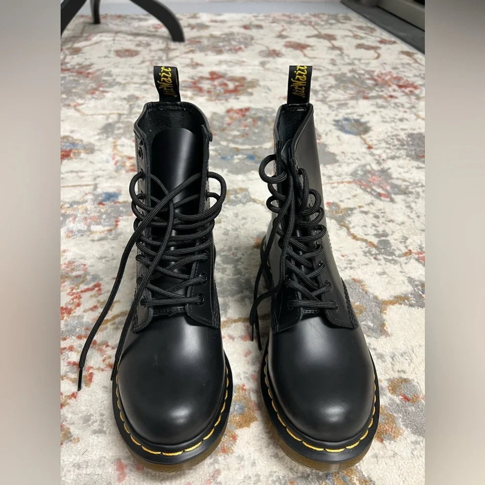 Cool shoes - Picture 1 of 5